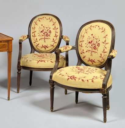 Pair of armchairs in natural wood, cabriolet...