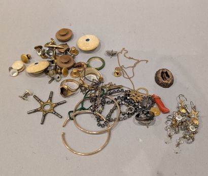Set mainly in metal and gilded metal: Protestant...