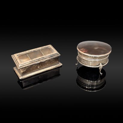 Set in English silver (800): stamp box with...