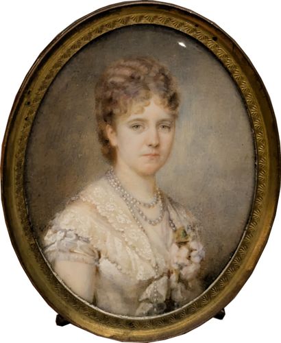 Oval miniature depicting a bust of a woman...