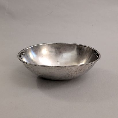Large oval silver-plated metal liner with...