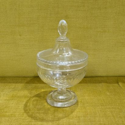 Covered drageoir in cut crystal with navettes,...