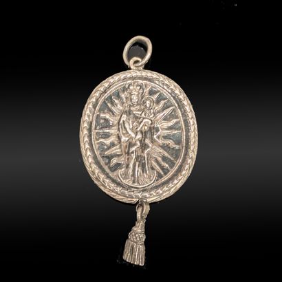 Reliquary pendant in silver (800), oval-shaped,...