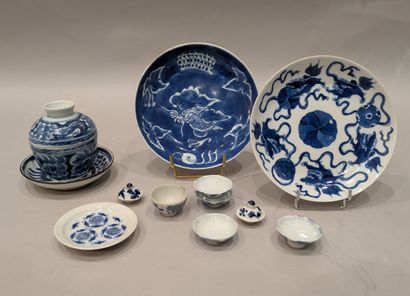 China, 19th - 20th century. Porcelain set...