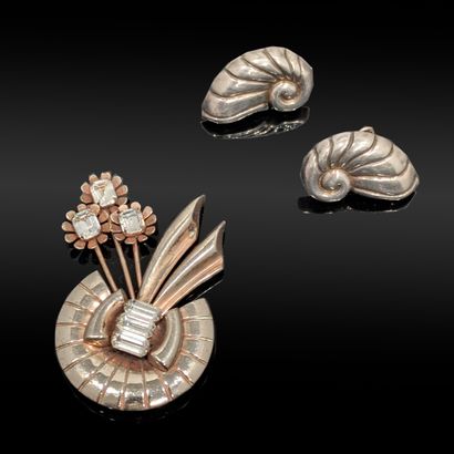 Silver set (800): - pair of ear clips featuring...