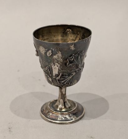 Silver (925) egg cup on pedestal with bindweed...