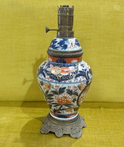 Kerosene lamp in the form of a covered porcelain...