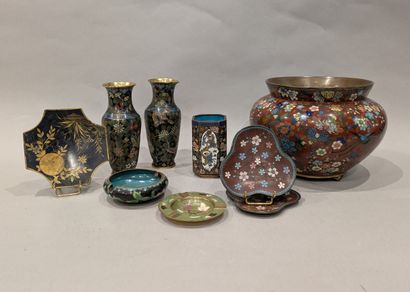 China, 20th century. Cloisonné enamels: -...
