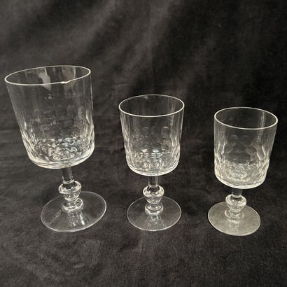 Crystal stemware set with honeycomb decoration....