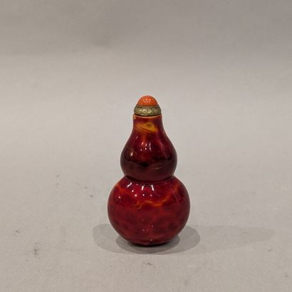 Flask-shaped snuffbox in imitation tortoiseshell,...