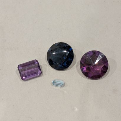 Four stones in mauve, blue and light blue,...