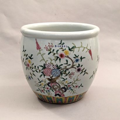 China, 20th century. Large porcelain basin...