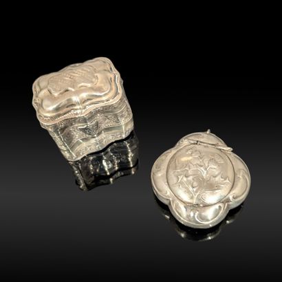 Silver (800 and 925): four-lobed pill box...
