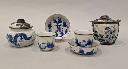 China, 19th and 20th century. Set: two porcelain...