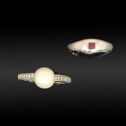 Set of two silver rings (925), one with a...