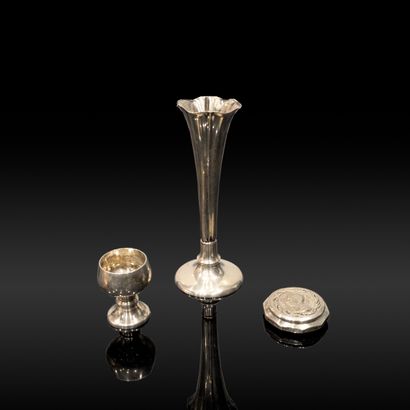 Silver set (800): horn-necked vase. Small...