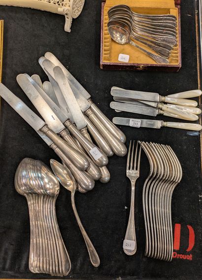 Silver-plated metal: twelve flatware items...