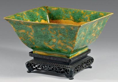 Coupe de forme quadrangulaire en porcelaine...