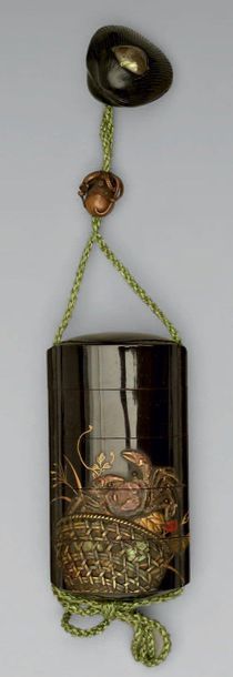 Inro à quatre cases en laque ro-iro décoré...