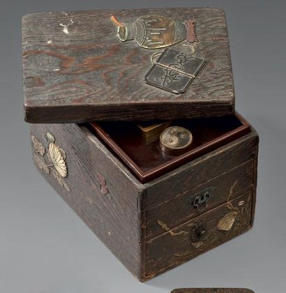 Coffret ouvrant à deux tiroirs et formant...