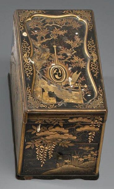 Coffret ouvrant à un tiroir et formant suzuribako...