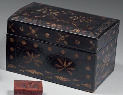 Coffret de forme rectangulaire en bois laqué...