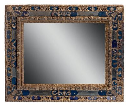 Important miroir en bois doré à double encadrement....