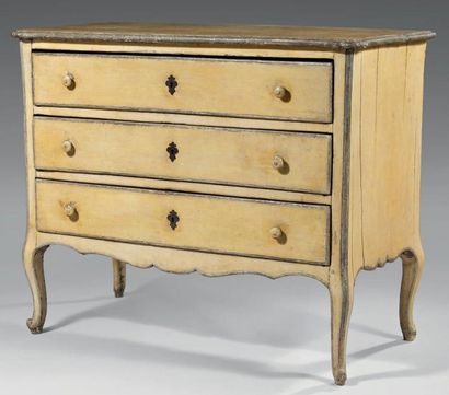 Commode à façade droite, en bois laqué jaune...