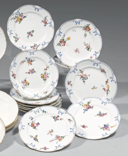 SEVRES, XVIIIème siècle
Ensemble de douze...