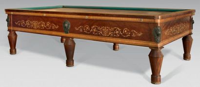 Billard en acajou, placage d'acajou et citronnier...