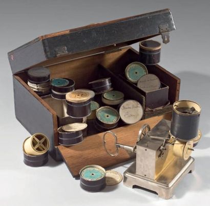 Phonographe LIORET n°2, 1985. Avec 19 cylindres...