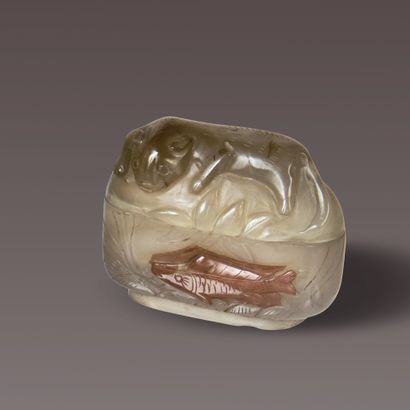 CHINA - 19th century. Small gray agate box,...