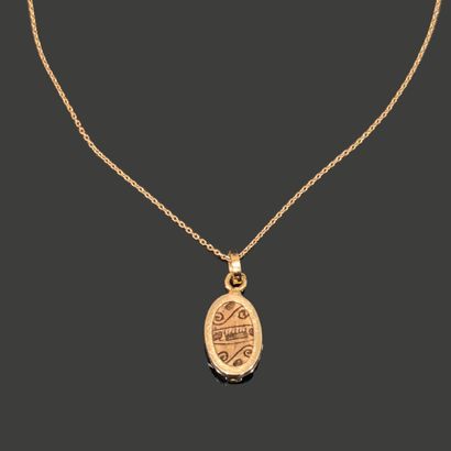 Pendentif à monture ovale en or jaune 18K...