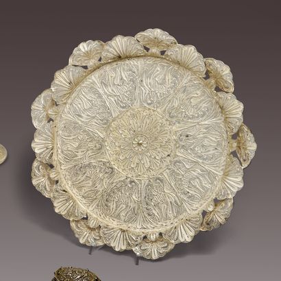 Grand plateau rond en argent filigrané (800)...