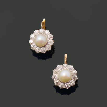 Paire de boucles d’oreilles en or jaune et...