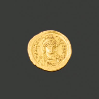 ANASTASE (491-518). Solidus. Constantinople....
