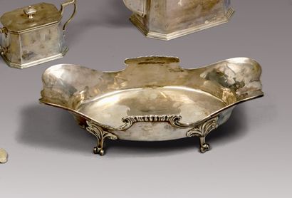 Petit bassin ovale en argent (925), la bordure...