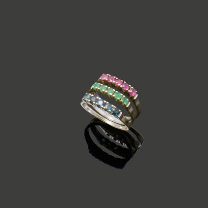 Trois bagues en or gris 18K (750), ornées...