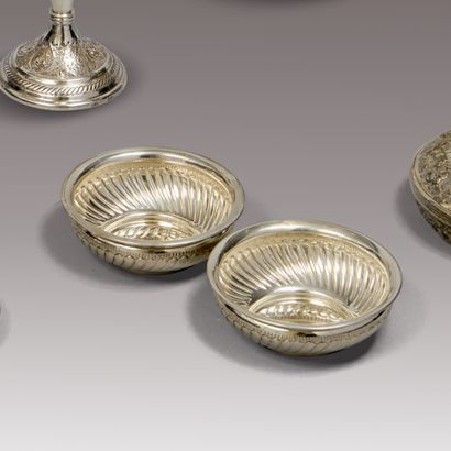 Deux petites coupes rondes en argent (800),...