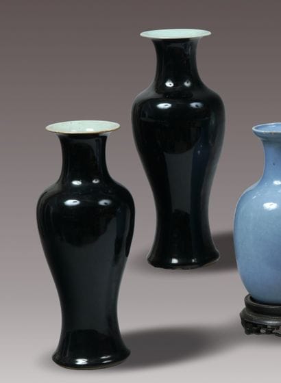 CHINE - XIXe siècle. Paire de petits vases...