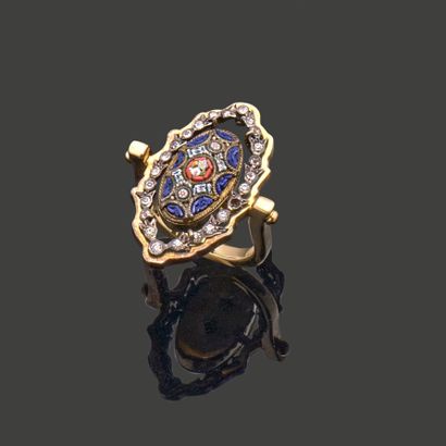 Bague marquise en or jaune 18K (750), ornée...