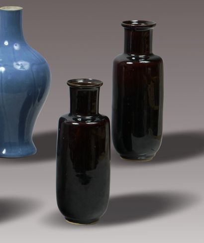 CHINE - XIXe siècle. Paire de petits vases...