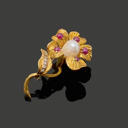 Broche fleur en or jaune et or gris 18K (750),...