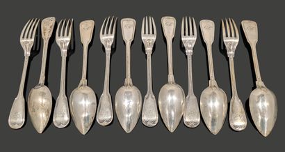 Six couverts en argent (800), modèle à filets....