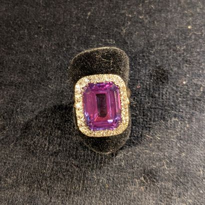 Bague en or jaune 18K (750), ornée d’une...