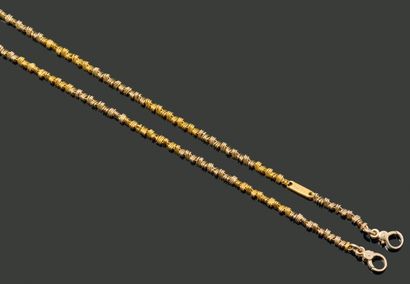 Deux sautoirs en or jaune 18K (750), formés...