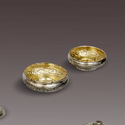 Grande et petite coupes rondes en argent...