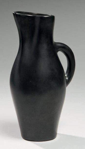 Georges JOUVE (1910-1964)
Pichet en céramique...