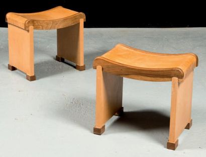 PIERRE CHAREAU (1883-1950)
Paire de tabourets...