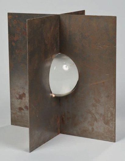 TRAVAIL DES ANNÉES 70
Sculpture formée de...
